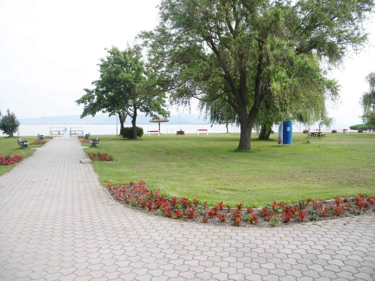 Apartment Balatonbereny 4 Eksteriør billede