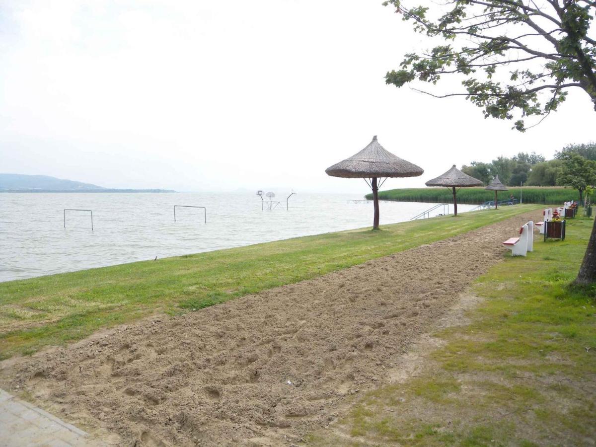 Apartment Balatonbereny 4 Eksteriør billede